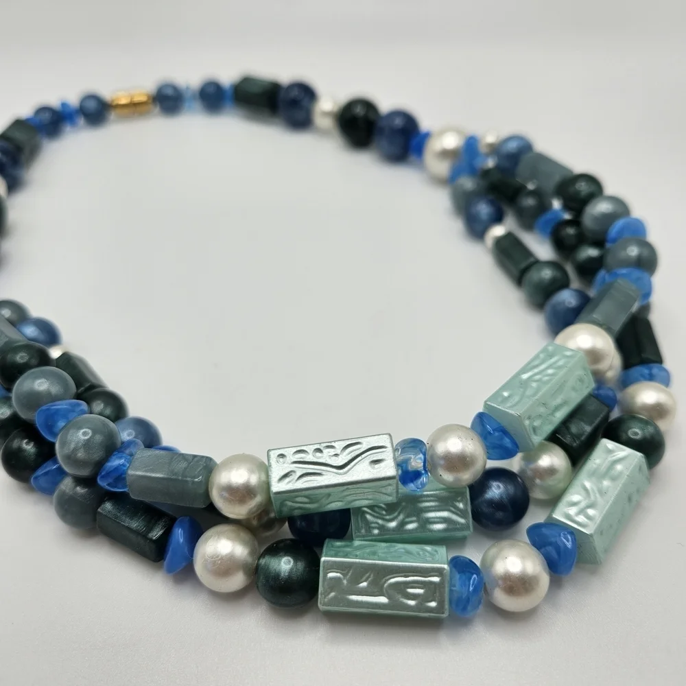 VINTAGE Avon South of France 1988 Lucite Plastic Beaded Teal Necklace